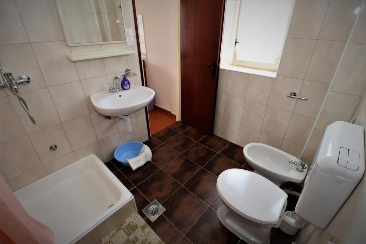 Apartments And Rooms With Parking Space Pag - 13060 Pag Town Exterior foto