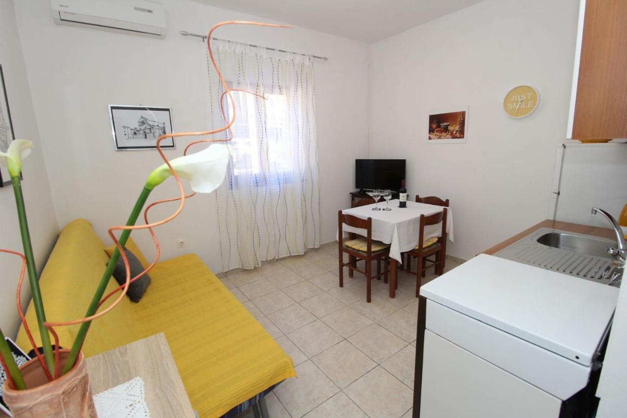 Apartments And Rooms With Parking Space Pag - 13060 Pag Town Exterior foto